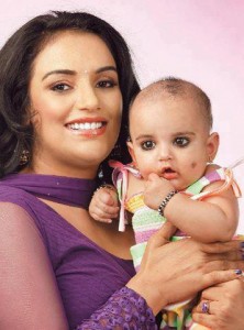 Shweta Menon with  her daughter Sabaina Menon