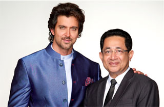 hrithik-roshan-with-joy-alukkas