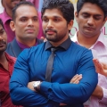 allu-arjun-at-mall-of-joy-kerala-stills-1