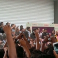 allu-arjun-at-mall-of-joy-kerala-stills-16