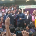 allu-arjun-at-mall-of-joy-kerala-stills-18