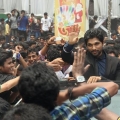 allu-arjun-at-mall-of-joy-kerala-stills-19