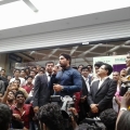 allu-arjun-at-mall-of-joy-kerala-stills-26