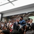 allu-arjun-at-mall-of-joy-kerala-stills-27