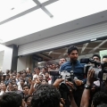 allu-arjun-at-mall-of-joy-kerala-stills-28