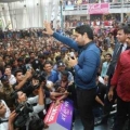 allu-arjun-at-mall-of-joy-kerala-stills-8