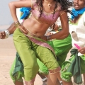 amala-paul-navel-stills-4