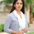 nayanthara-malayalam-actress-stills11