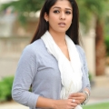 nayanthara-malayalam-actress-stills11