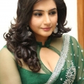 ragini-dwivedi-hot-cleavage-stills-7