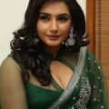 ragini-dwivedi-hot-cleavage-stills-9